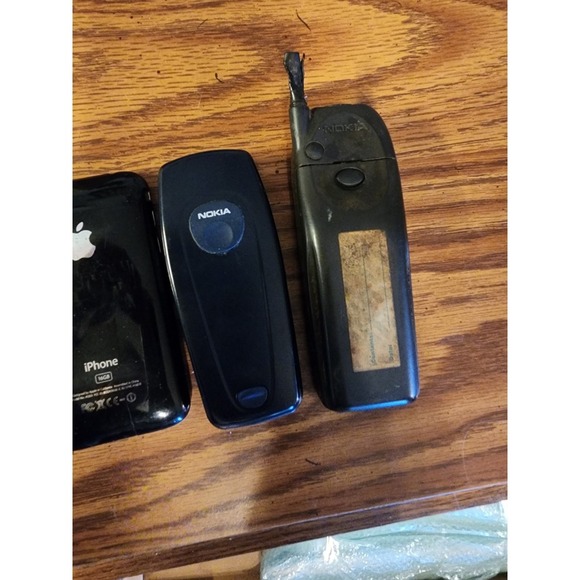 Lot Of 6 Vintage Cell Phones, iPhone Gen 1, Razr, Nokia, LG Sliders US Cellular - Picture 14 of 14